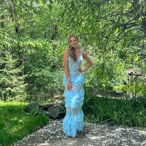 Meet your Posher, Caroline